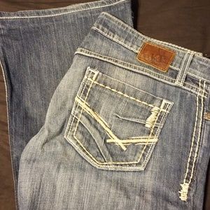 BKE contrast stitching